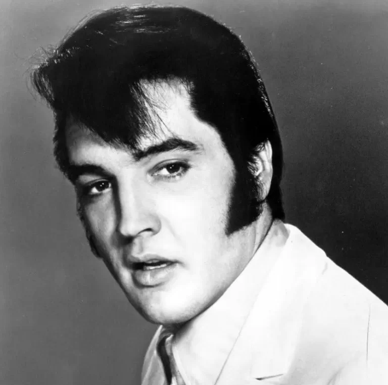 Elvis Presley Biography – The King of Rock and Roll