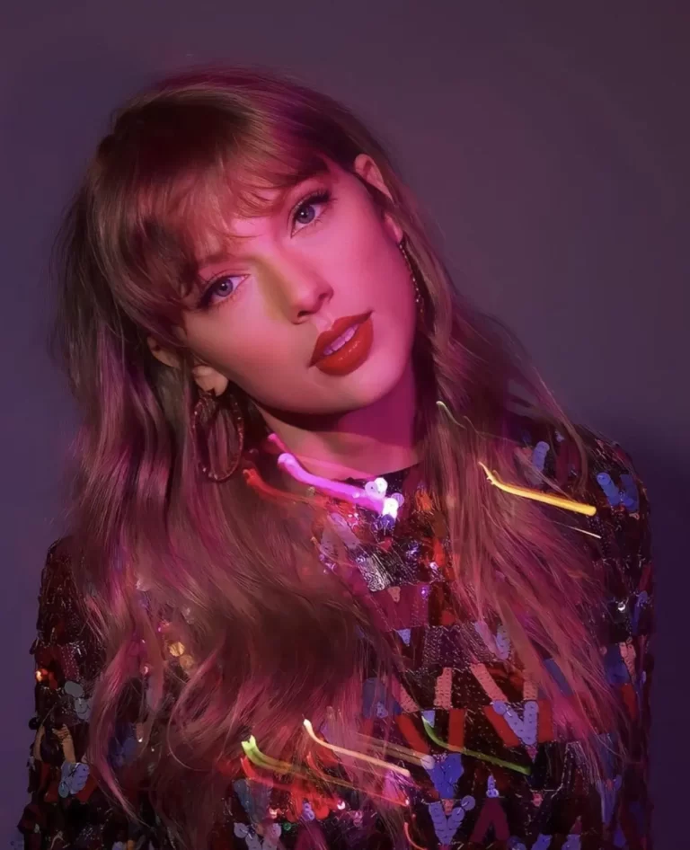Taylor Swift Biography: Early Life, Albums, Songs, Awards, Net Worth